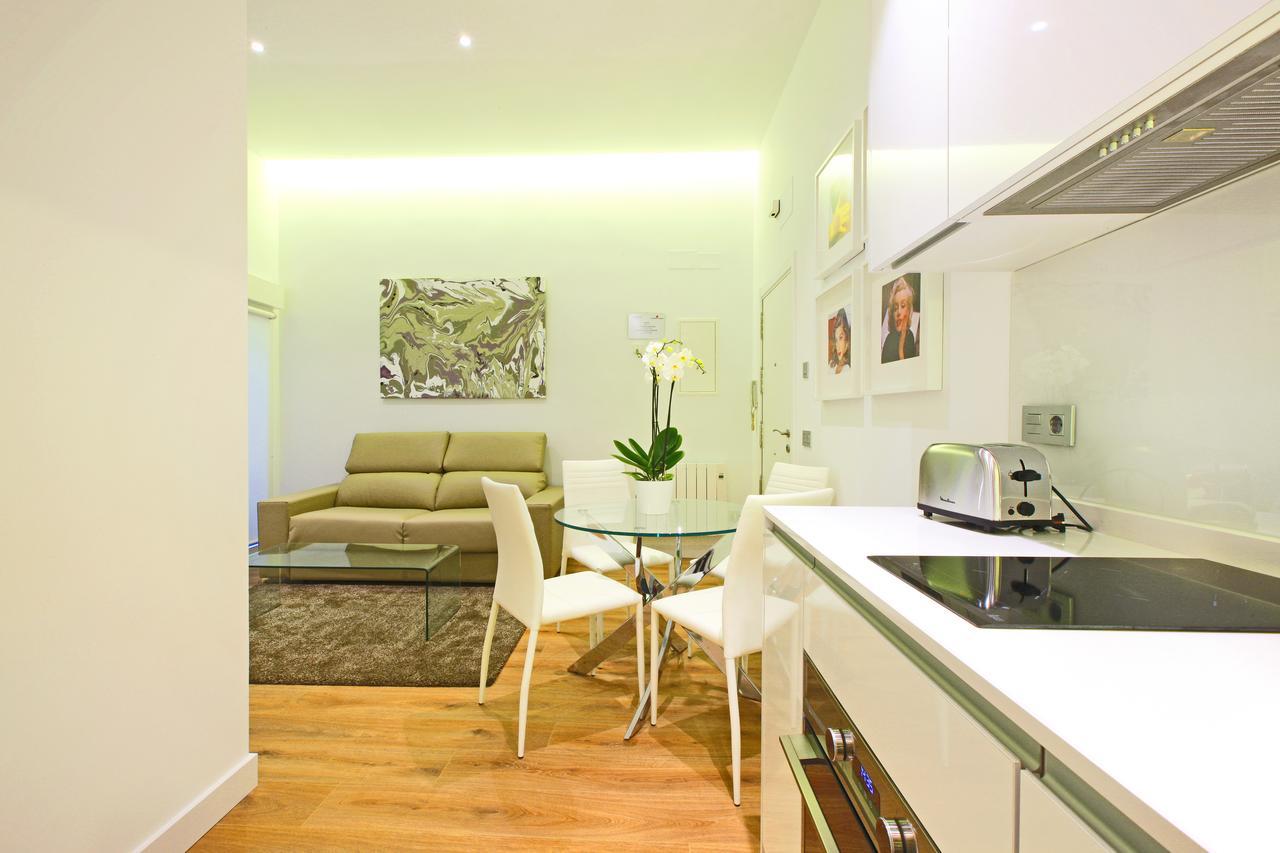 Prado Suite Madrid Esterno foto
